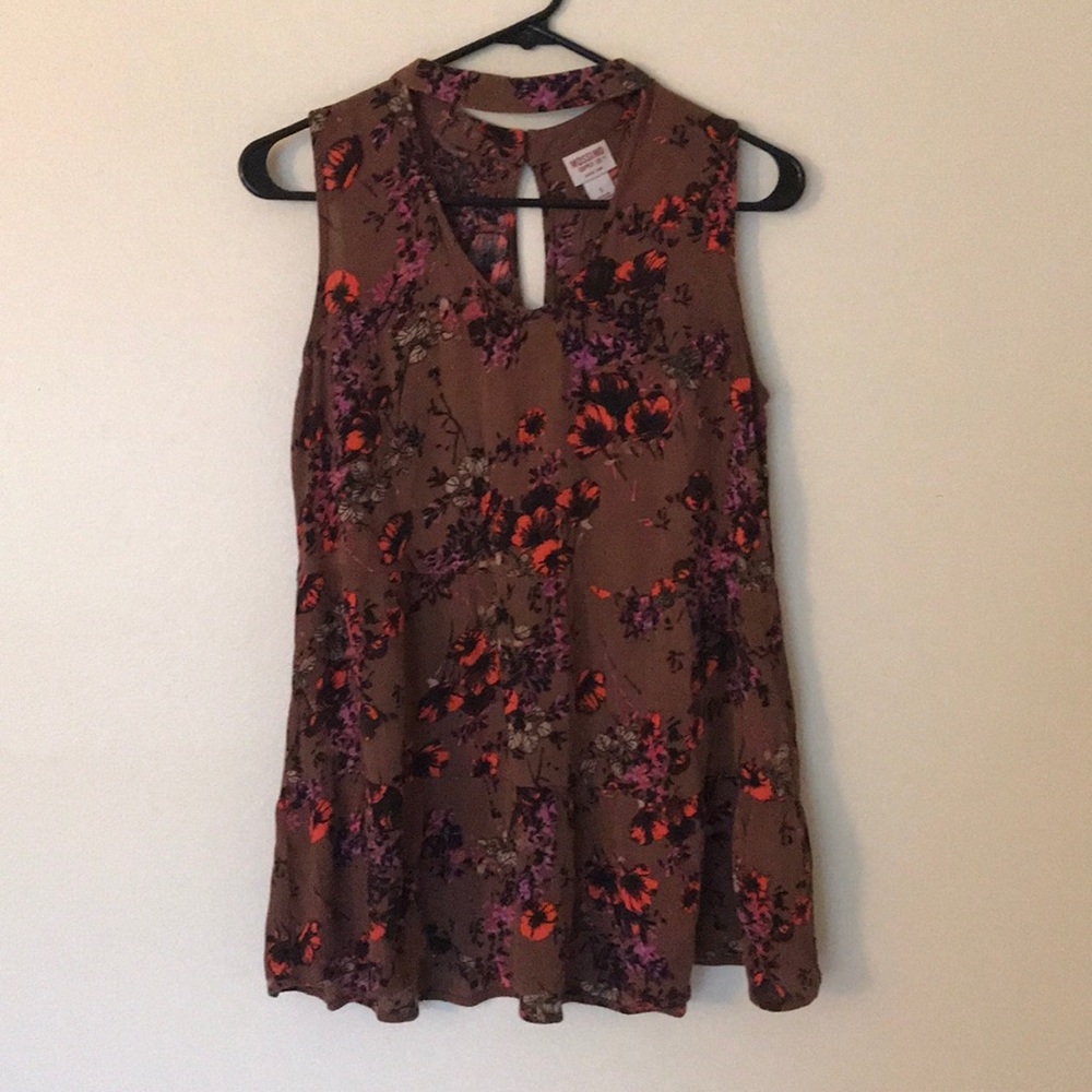 Beautiful Sleeveless Flower Top